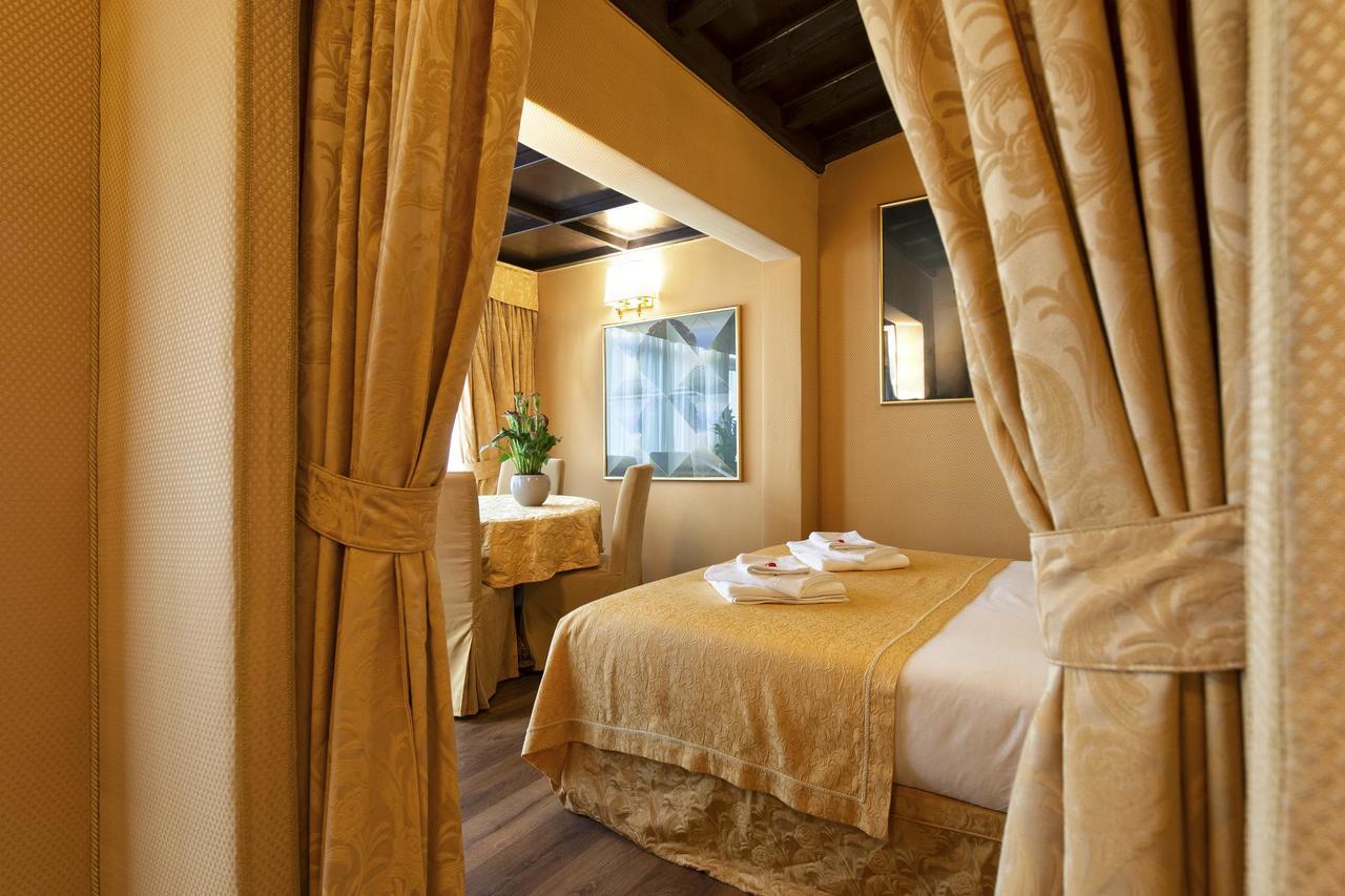 Canova Rooms In Spanish Steps Rome Exterior photo