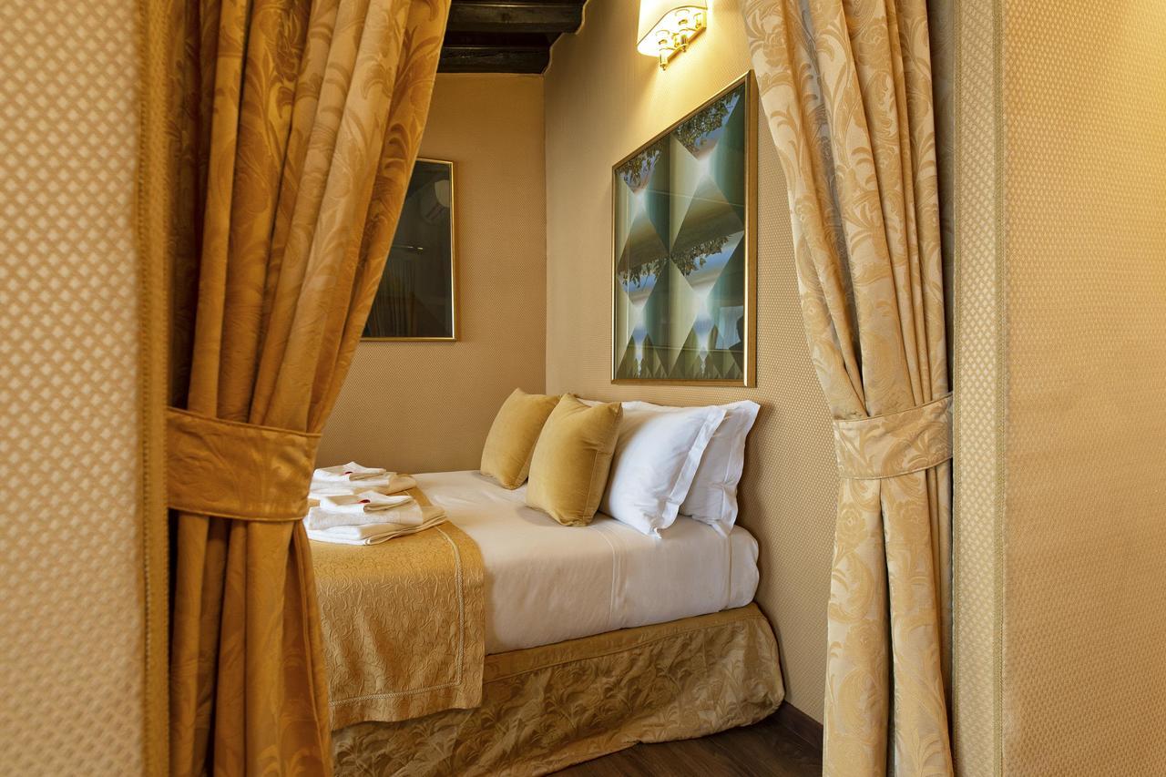 Canova Rooms In Spanish Steps Rome Exterior photo